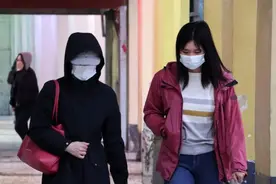 24岁姑娘摘下口罩，脸“烂掉了”：医生，我还怎么找男朋友？！最近多人中招图片