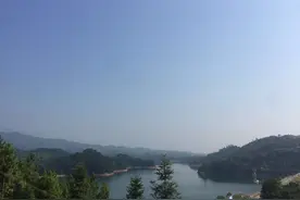 一竿挥尽天下事，静坐水旁观浮沉图片