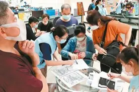 蔡英文的钱不好拿！台湾万元纾困惹民怨，有人拿不到钱当场哭出来图片