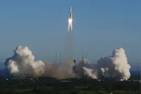 「防务观察」石江月：中国“胖五”B刚发射成功，美国就急着在月球搞“圈地运动”？图片
