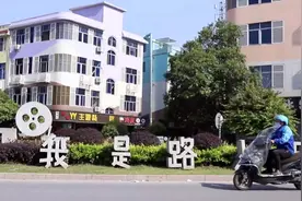 “断粮”两月，百名横店群演转型外卖骑手，最高月收入是群演五倍图片