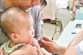 宝宝长湿疹 疫苗要推迟吗？图片