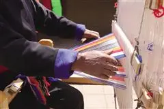 经纬之间讲述坚守故事图片