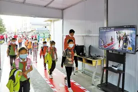 罗平中小学安全有序开学图片