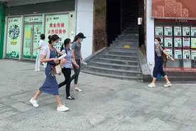 广州一健身游泳会所开业半年不见泳池，充值万元的会员欲退款遭拒图片