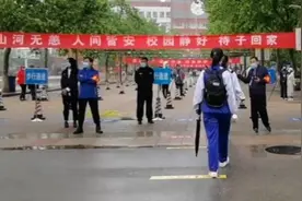 视频丨德州九中1435名初三学子整齐划一进校园视频封面