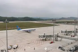 玉林福绵机场首降民航客机图片