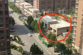 济南中铁逸都国际业主质疑：垃圾清运站建在小区门口是否合理？图片