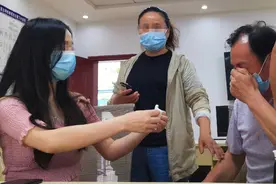 走失26年！养母帮29岁武汉女孩找到家人图片