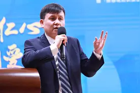 从刷屏照说起，张文宏举例什么是“上海男人”，“为什么只有我和他没去武汉”图片