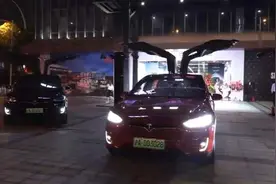首店经济｜上海首家特斯拉体验中心杨浦开业视频封面