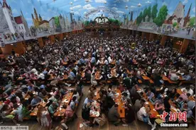 新冠疫情影响没生意 德国啤酒厂2600升存货免费送图片