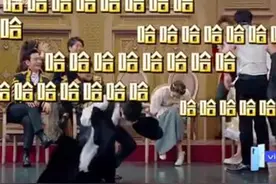 沈腾西装里穿背心 什么神仙搭配脱下西装的一瞬间现场的人都笑疯了图片