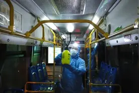 公交车空调深度“清肺”，将视气温适时开启视频封面