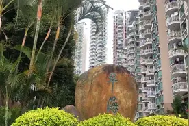 深圳业主质疑小区内开设私人会所，物管回应正常营业，属于开发商视频封面