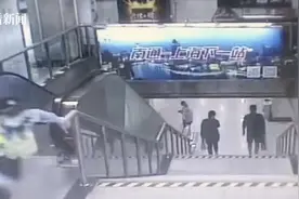 “瘾君子”地铁内遇查撒腿就跑 民警“跨栏”紧追：逃得了吗？图片