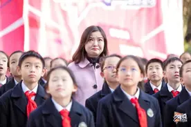 《少年说》上海少年感恩妈妈摆地摊无私付出 归国女孩视母亲孝心为精神榜样图片