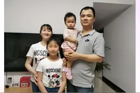 暖暖暖！看，全家福里的他们笑得多甜图片