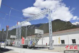 西藏拉林铁路首座牵引变电所通过验收图片