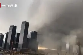 场面震撼！深圳突降暴雨，黑云“吞没”高楼大厦图片