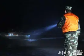 涌浪太大致渔船漏水船员被困，烟台海警紧急救助图片