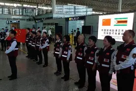 中国政府赴津巴布韦抗疫医疗专家组启程图片