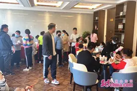 周末欢乐汇 河畔天宸彩陶娃娃DIY缤纷上演图片