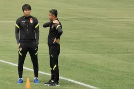 国足主帅李铁：归化球员洛国富非常努力，本来还想招入阿兰图片