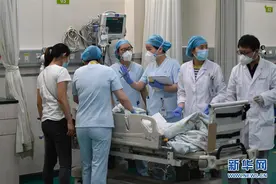 儿童医院急诊科护士站的日常图片