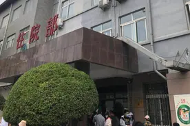 “抱错孩子”事件续：家属与28年前生产医院陷赔偿僵局，院方要求家属提起诉讼图片