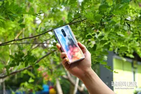 一加 8银翼开箱：为了吸引你体验手感，它“粉”得很好看图片