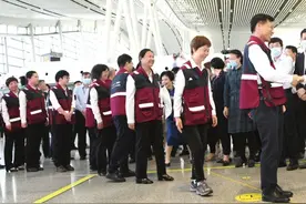 12名医疗专家逆行出征津巴布韦，将在当地工作14天；湖南近35年已选派17批医务工作者赴津图片