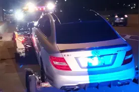 开着老爸的车飙到时速307公里！加拿大警察紧急拦下这名19岁的疯狂司机图片