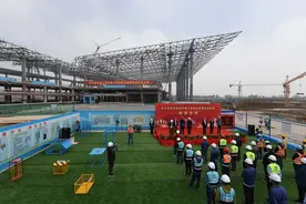 连云港花果山机场建设正酣丨航站楼钢结构屋盖封顶图片