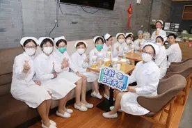 “谢谢侬”，一杯杯暖心茶饮在这个特殊节日投喂“医护战士”图片