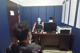 网逃不敢人脸识别在厦门北站外徘徊，被民警当场抓获图片