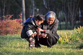 听听农村老人的心声：“我想回老家，但现在必须在城里带孙子”图片