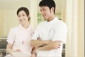 “白衣天使”必须穿白衣吗？图片