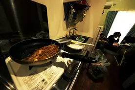 疫情下的日本贫困大学生：天天吃豆芽图片