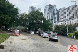 柳州一小区近30辆私家车惨遭放气，有居民称：这些车辆“罪有应得”图片