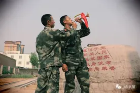 身边故事丨迷彩色的青春色彩斑斓，军号声中的坚守是我的最亮色图片