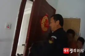 9岁的哥哥锁门，13月龄的弟弟被反锁图片