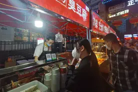中国夜市重新“亮”起来图片
