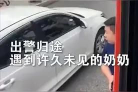 82岁奶奶“偶遇”消防员孙子，原来六年来老人一直有这个习惯…图片