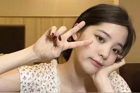 潮流范｜欧阳娜娜晒居家自拍，碎花波点玩转这个夏天图片