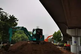 五里墩一上桥匝道明起封闭图片