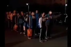 他（她）们哭着说：“我命由我不由天！”图片