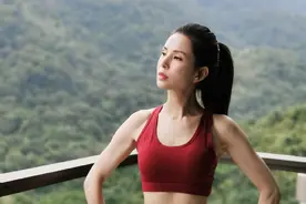 李若彤分享健身前后对比 六块腹肌凸显自律满分图片
