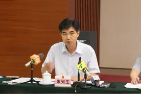 人大代表建议“提高性同意年龄”惹争议 当事人：中学生谈恋爱不在此列图片