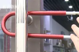 小狗守夜遇贼不吭声 超市数百包香烟20分钟被席卷一空图片